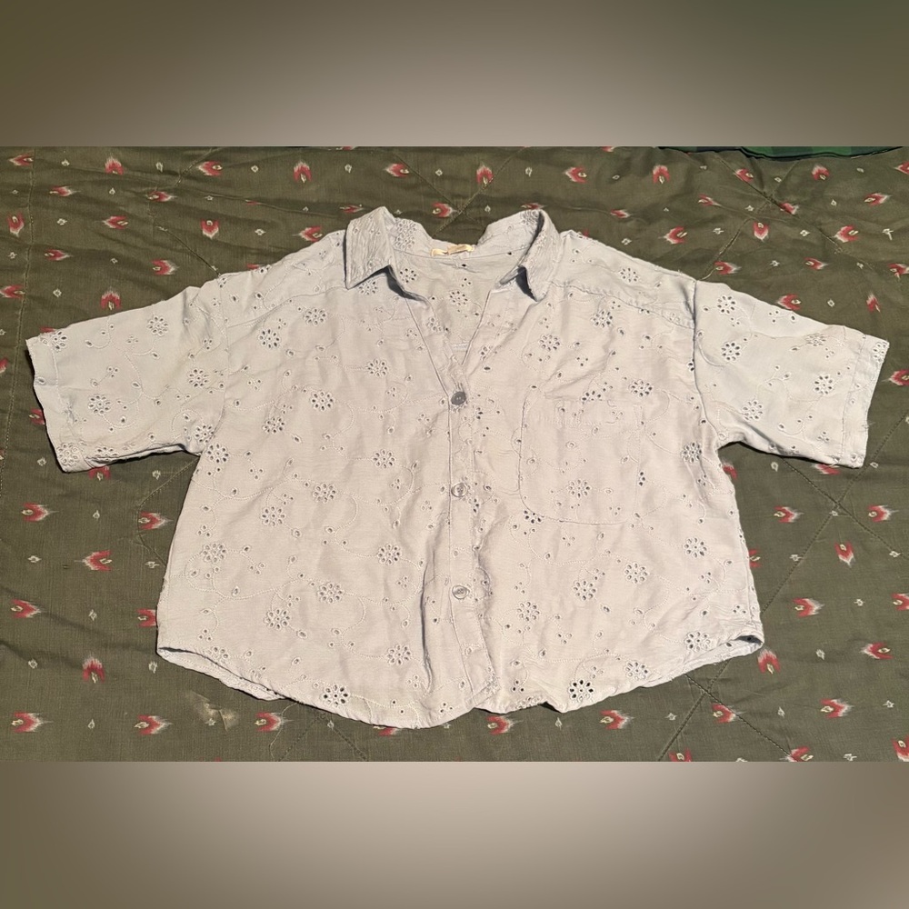 Women’s No comment light blue crop button down tee size xl